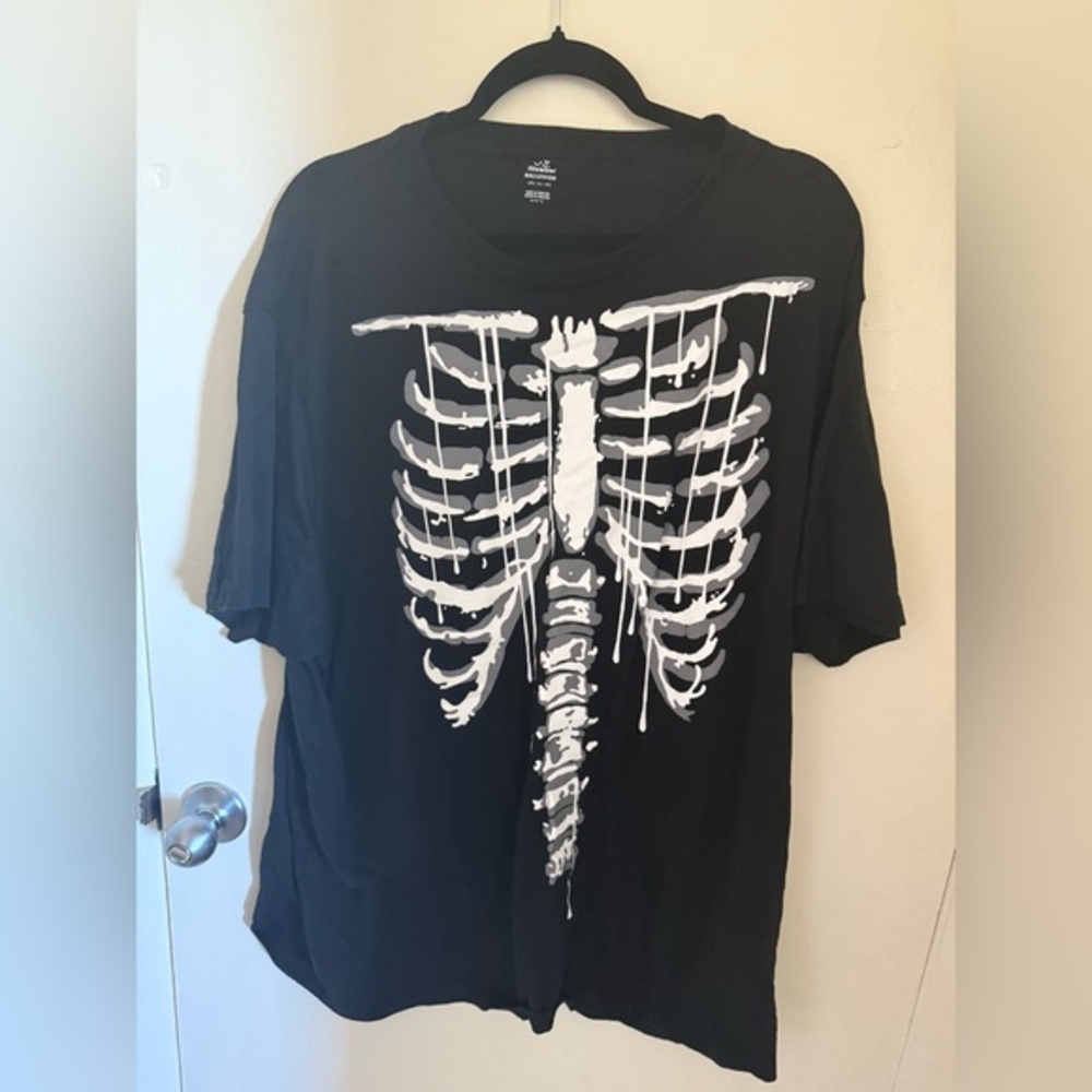 Black Skeleton 💀 Halloween 🎃 Graphic T-Shirt